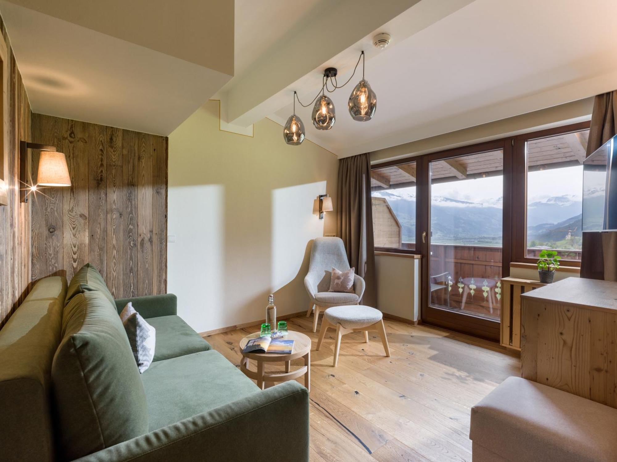 Hotel Waldfriede - Der Logenplatz Im Zillertal Fügen Exteriör bild