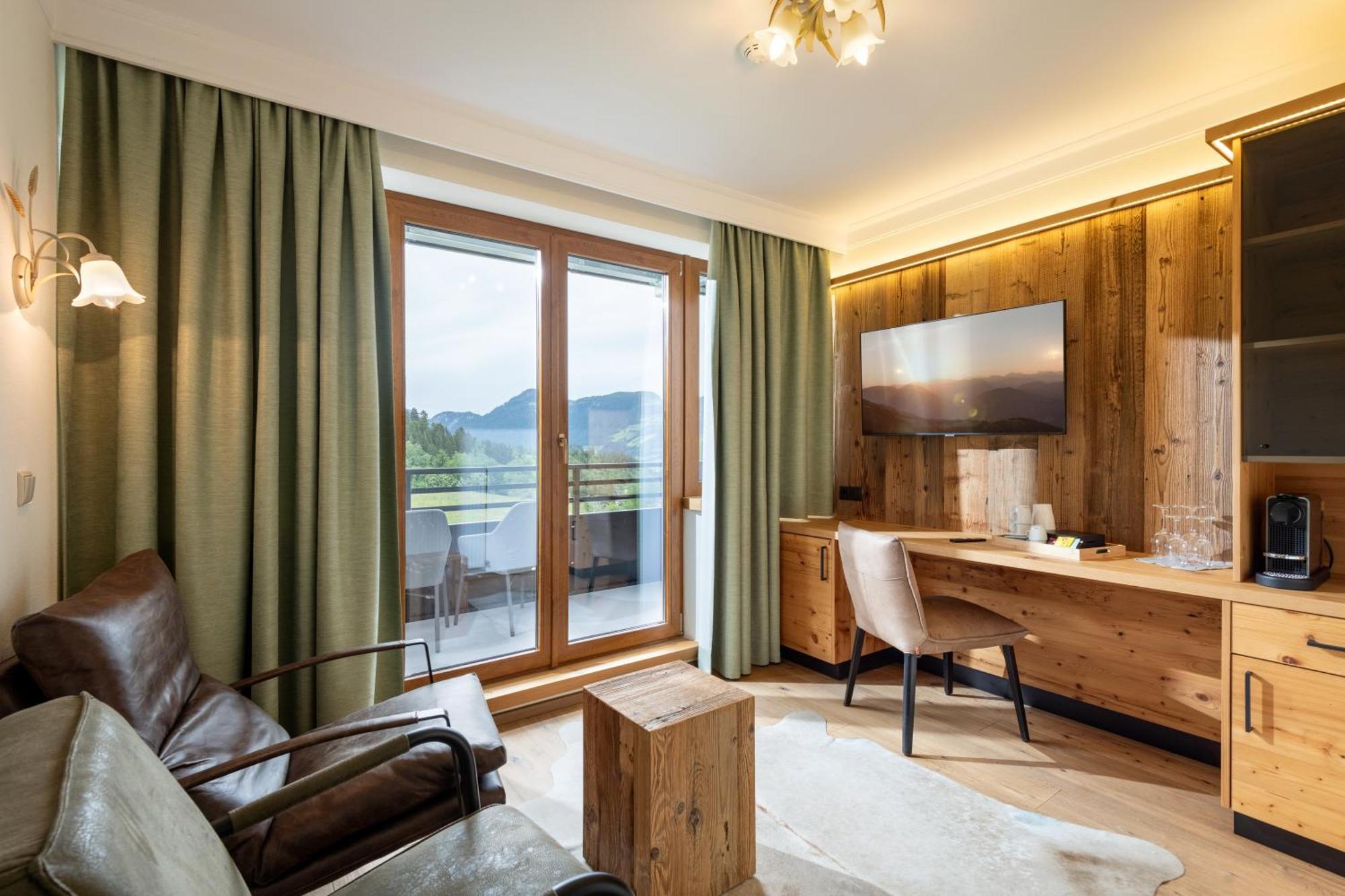 Hotel Waldfriede - Der Logenplatz Im Zillertal Fügen Exteriör bild