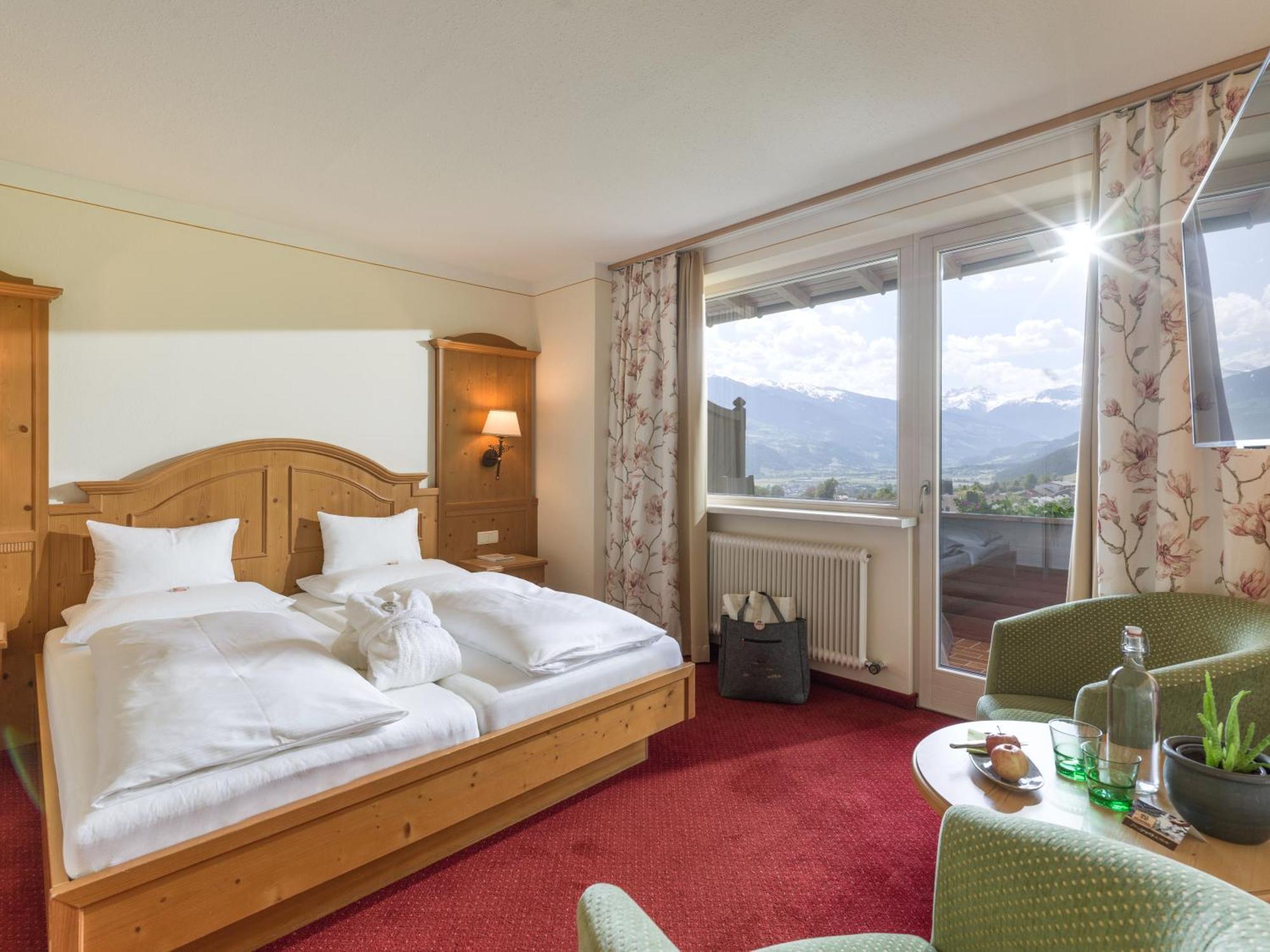 Hotel Waldfriede - Der Logenplatz Im Zillertal Fügen Exteriör bild