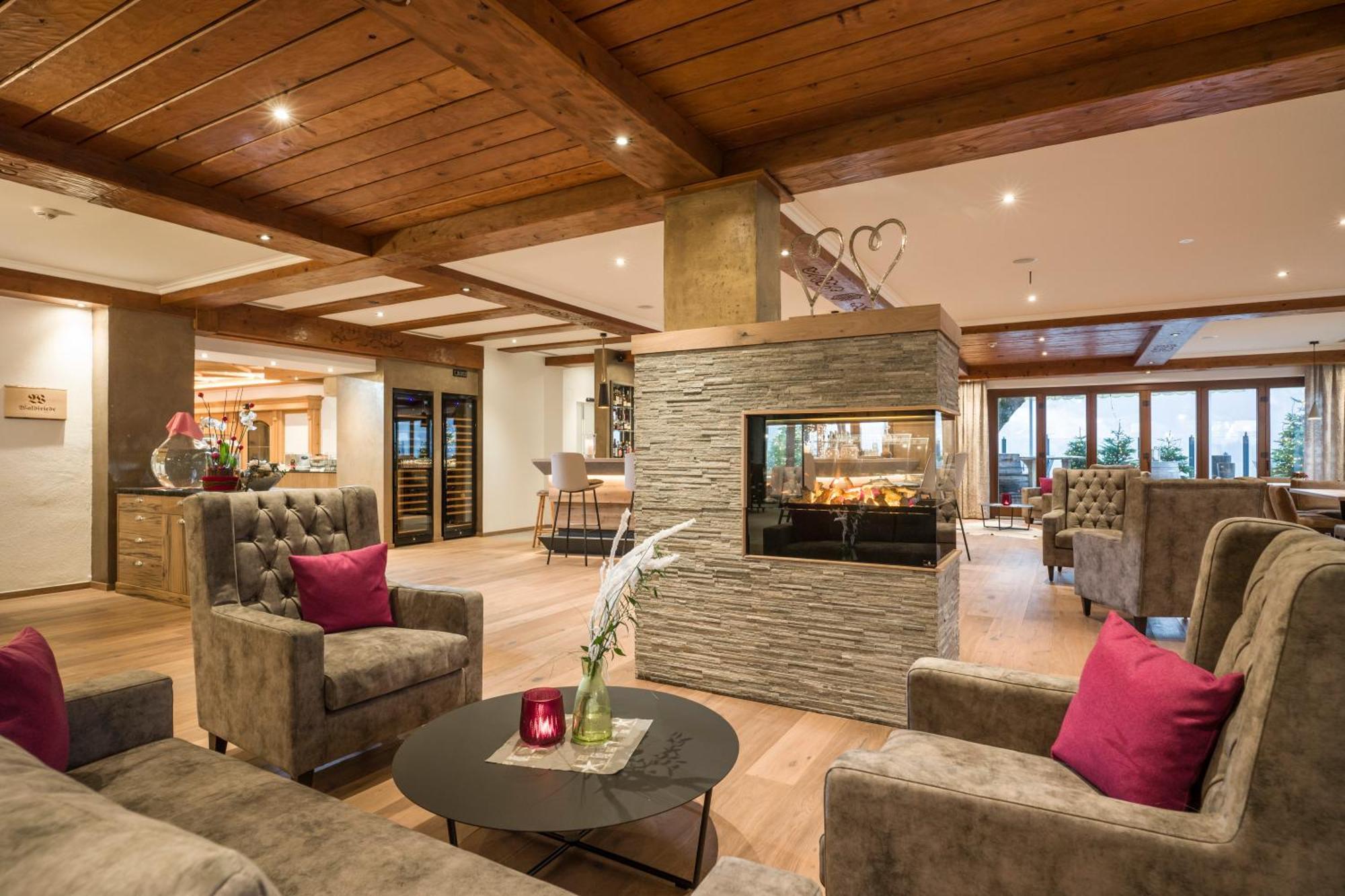 Hotel Waldfriede - Der Logenplatz Im Zillertal Fügen Exteriör bild