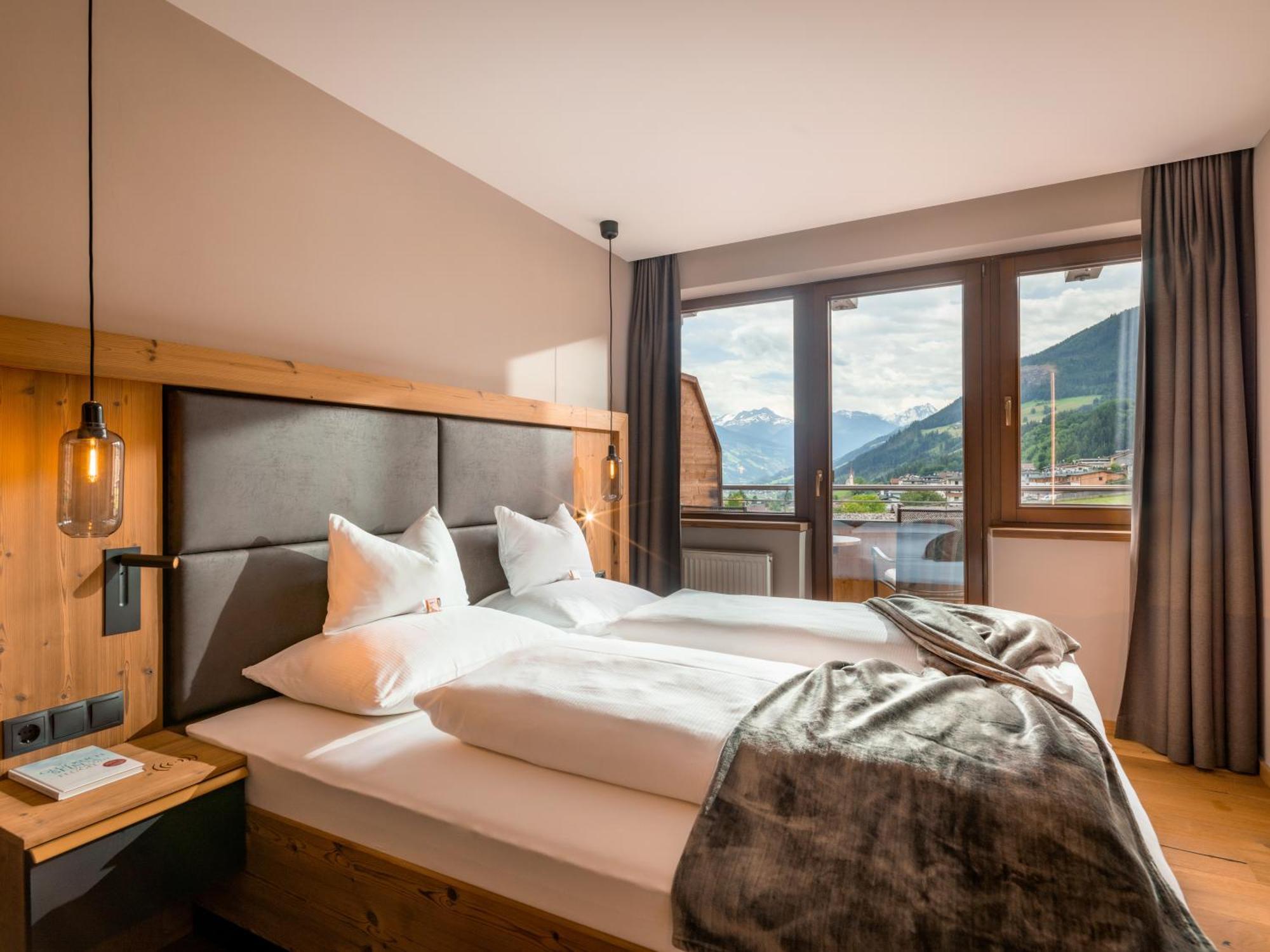 Hotel Waldfriede - Der Logenplatz Im Zillertal Fügen Exteriör bild