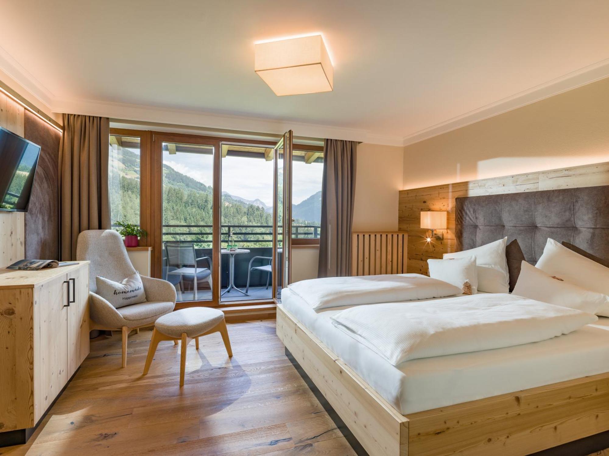 Hotel Waldfriede - Der Logenplatz Im Zillertal Fügen Exteriör bild