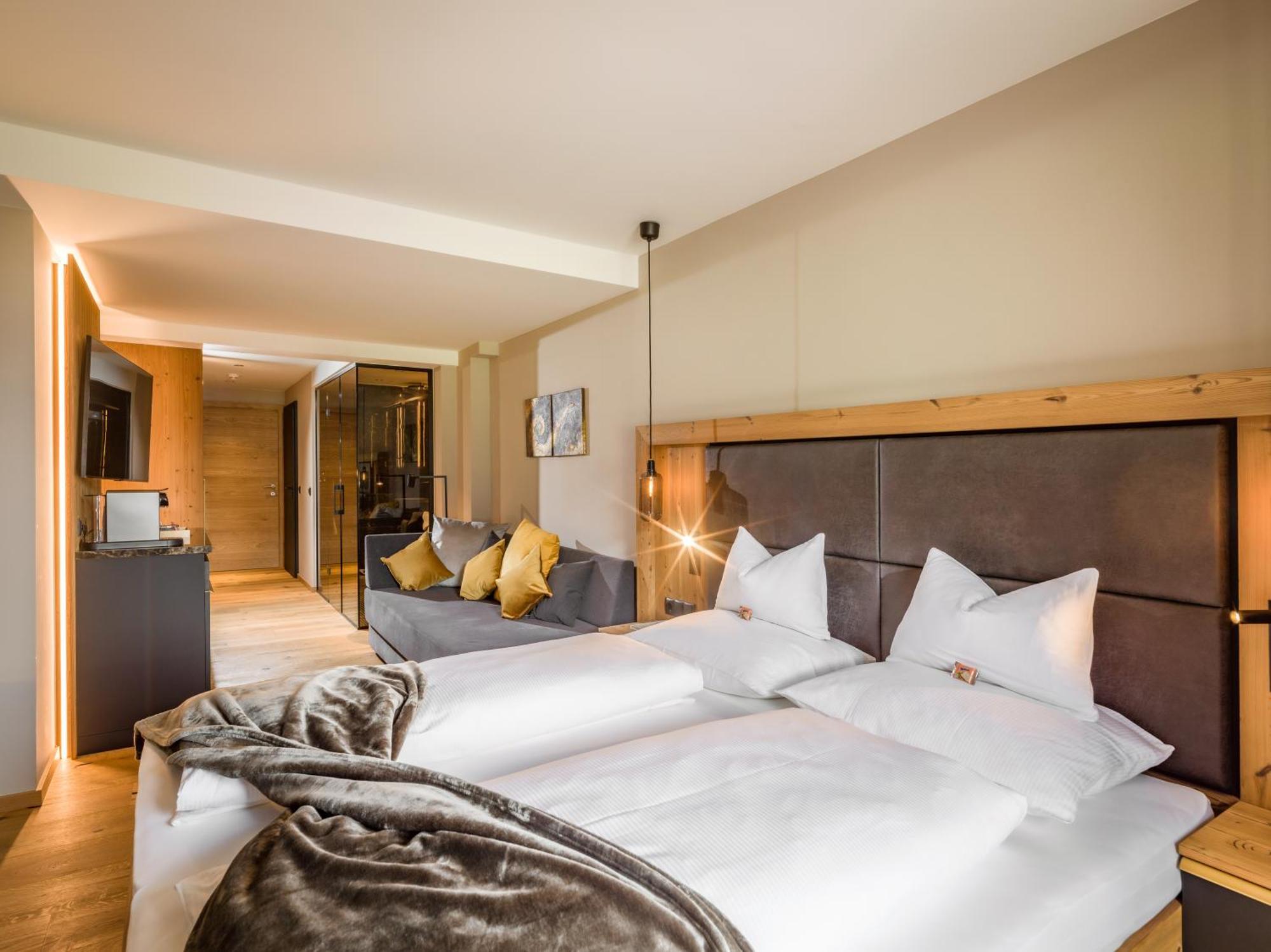 Hotel Waldfriede - Der Logenplatz Im Zillertal Fügen Exteriör bild