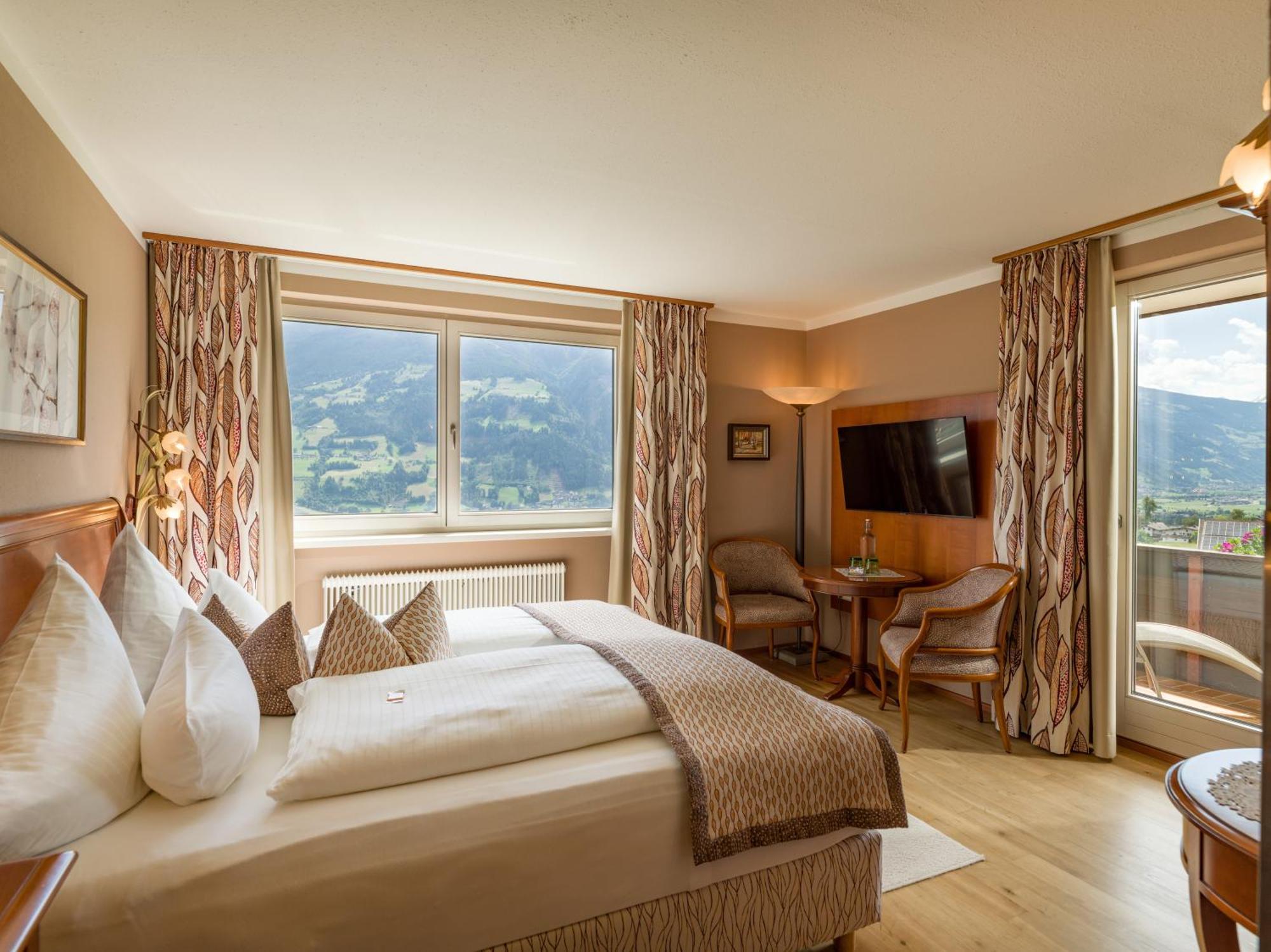 Hotel Waldfriede - Der Logenplatz Im Zillertal Fügen Exteriör bild