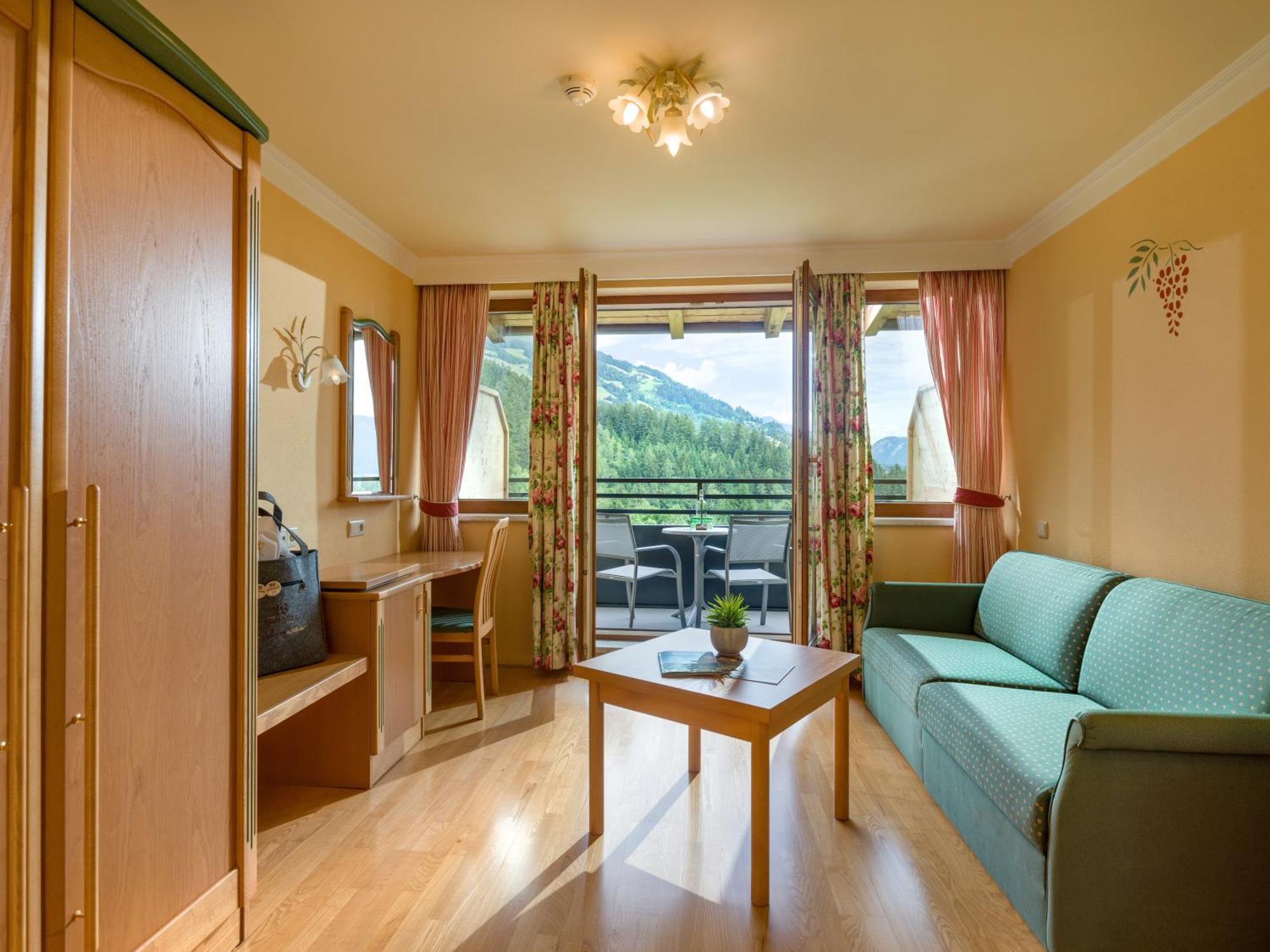 Hotel Waldfriede - Der Logenplatz Im Zillertal Fügen Exteriör bild