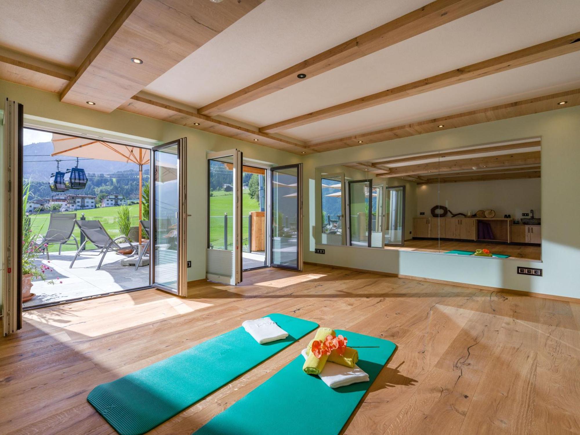Hotel Waldfriede - Der Logenplatz Im Zillertal Fügen Exteriör bild
