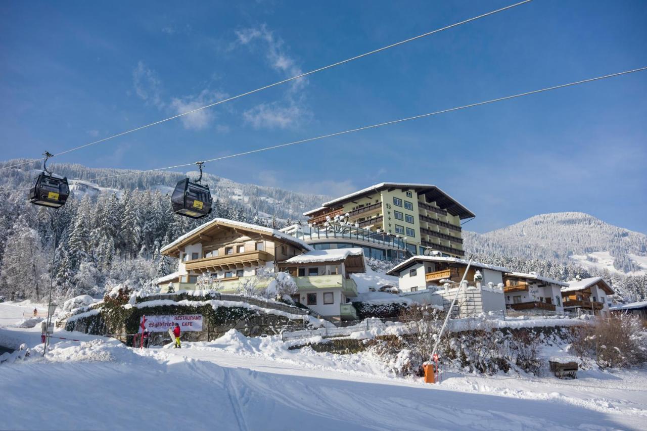 Hotel Waldfriede - Der Logenplatz Im Zillertal Fügen Exteriör bild